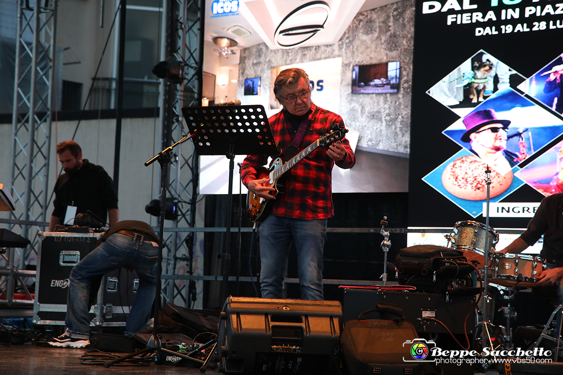 VBS_0112 - Concerto di Bobby Solo - Festa di San Matteo - Checksound_11.jpg
